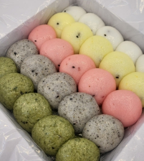 새벽에 갓만들어오는 100% 국내산 쌀로 만든쫀득하고 정담오색기지떡1box(50ea)-[4월8일/수요일수령]